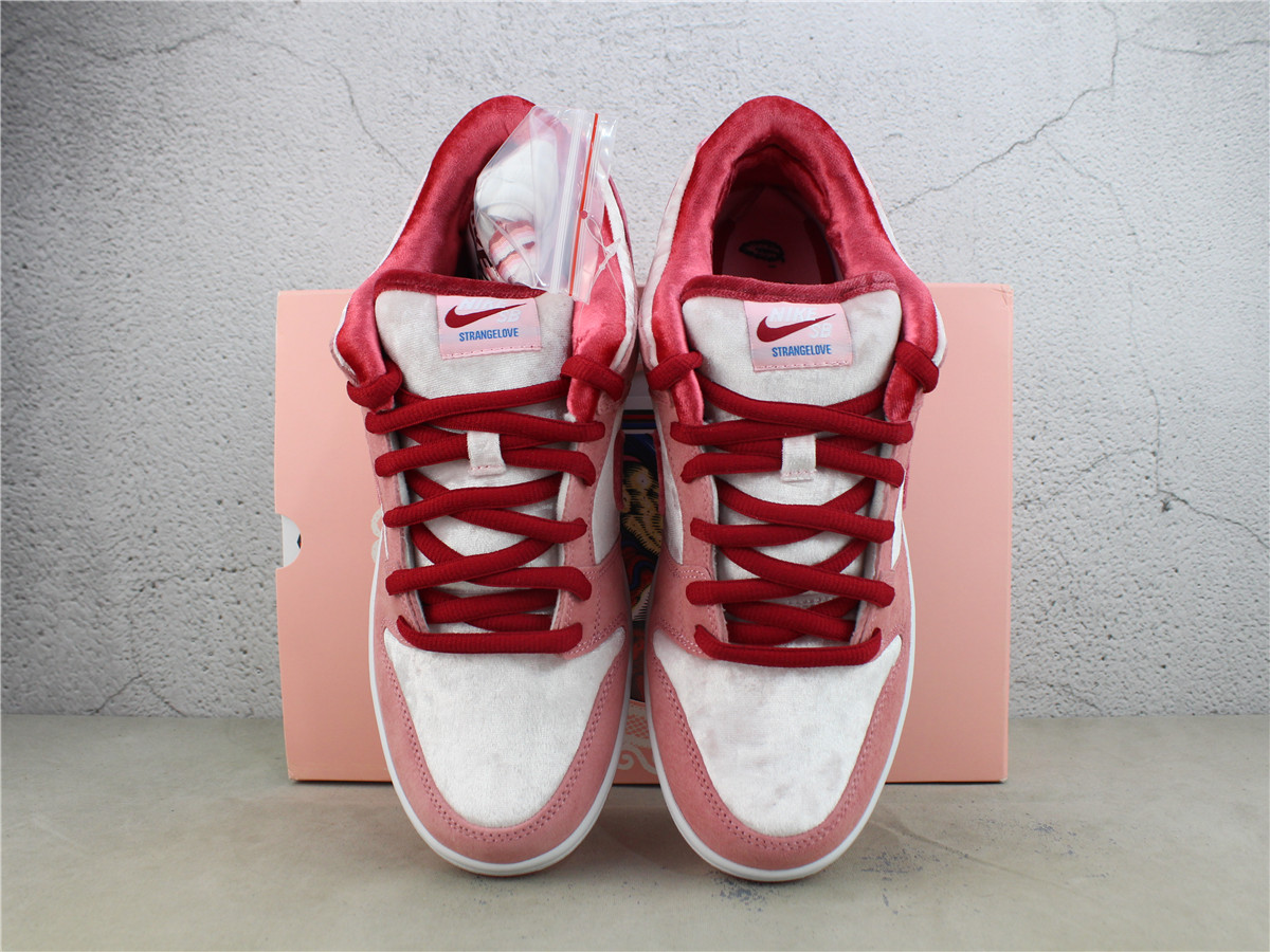 StrangeLove x Dunk Low SB Valentines Day CT2552 800